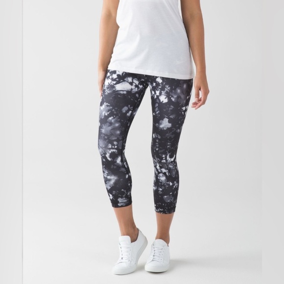 Lululemon Wunder Under Cropped Leggings - Picture 1 of 7